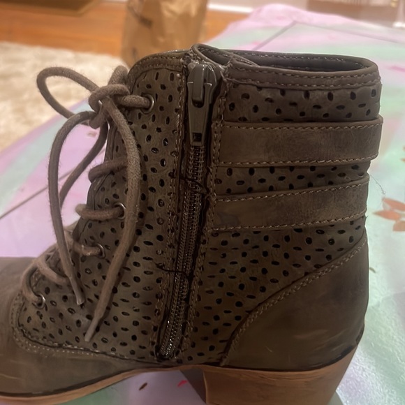 ROXY Women’s Neutral Buckle Lace Up Boot size 6.5 Brown Booties - Picture 5 of 7